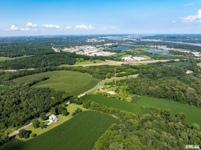 5418 CHAPEL HILL Road, Davenport, IA 52802