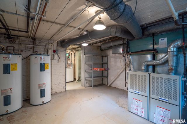 5418 CHAPEL HILL Road, Davenport, IA 52802