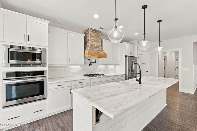 11 Lemongrass Court, Hampstead, NC 28443