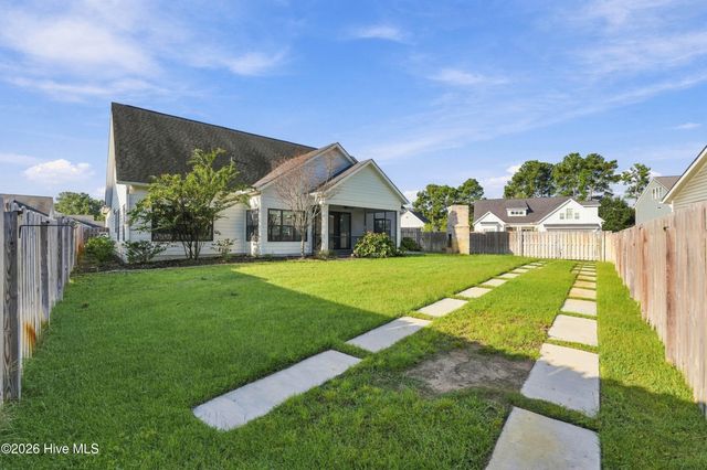 11 Lemongrass Court, Hampstead, NC 28443