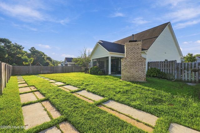 11 Lemongrass Court, Hampstead, NC 28443