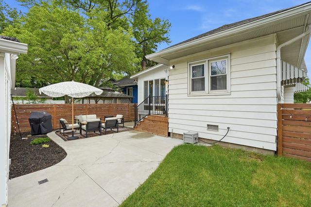 2431 14th Avenue, Moline, IL 61265