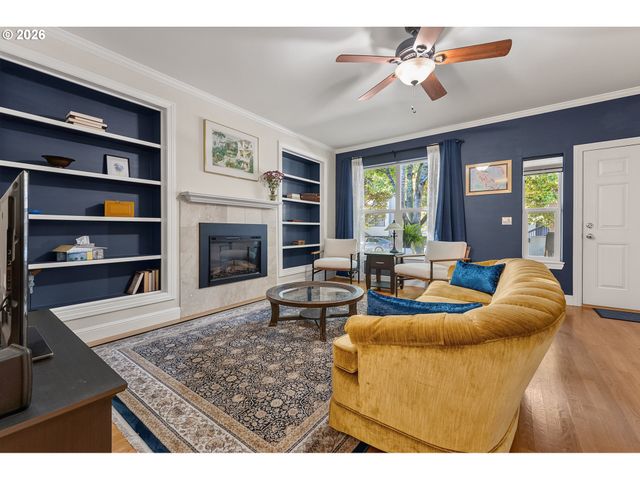 1027 Ne HANCOCK St, Portland, OR 97212