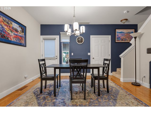 1027 Ne HANCOCK St, Portland, OR 97212