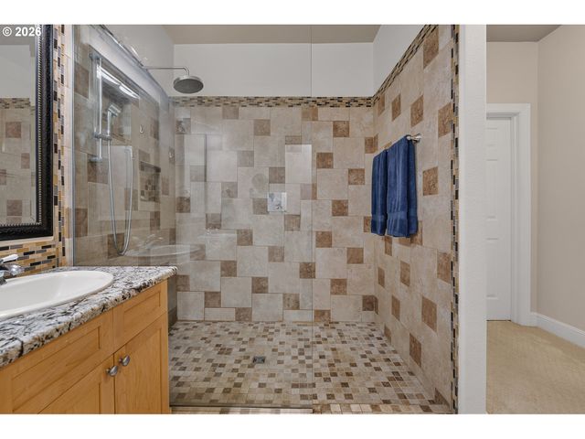 1027 Ne HANCOCK St, Portland, OR 97212