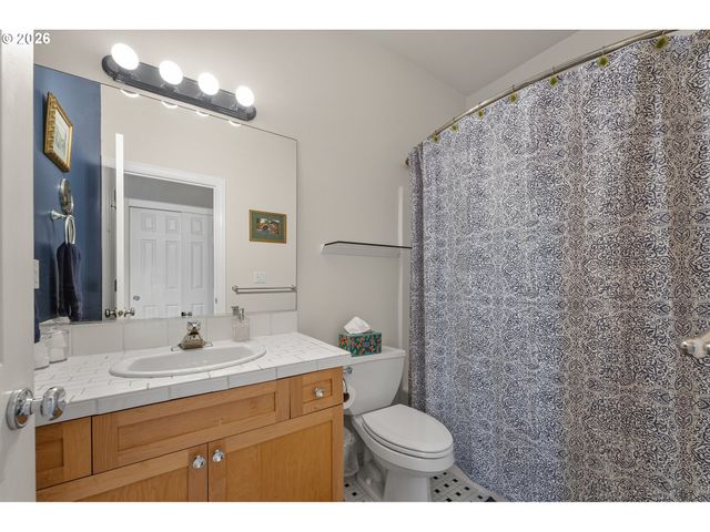 1027 Ne HANCOCK St, Portland, OR 97212