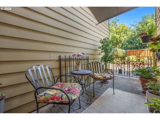 1027 Ne HANCOCK St, Portland, OR 97212