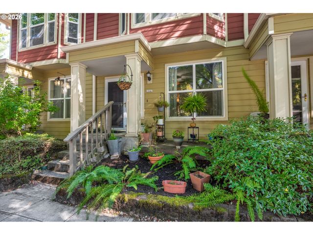 1027 Ne HANCOCK St, Portland, OR 97212