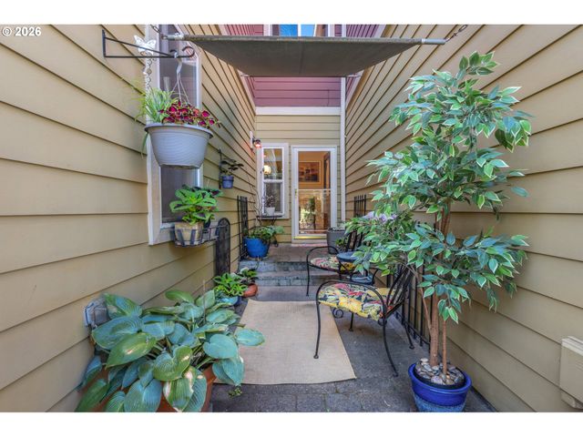 1027 Ne HANCOCK St, Portland, OR 97212