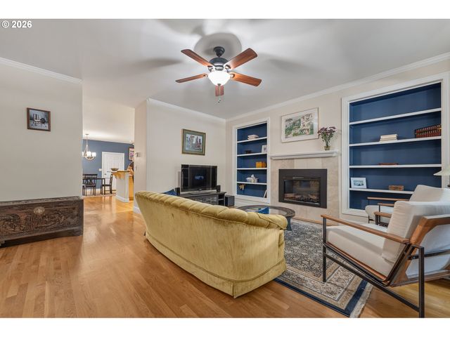 1027 Ne HANCOCK St, Portland, OR 97212