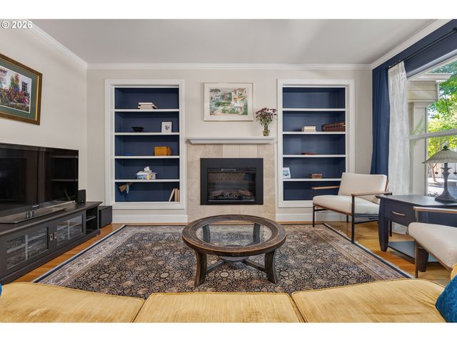 1027 Ne HANCOCK St, Portland, OR 97212