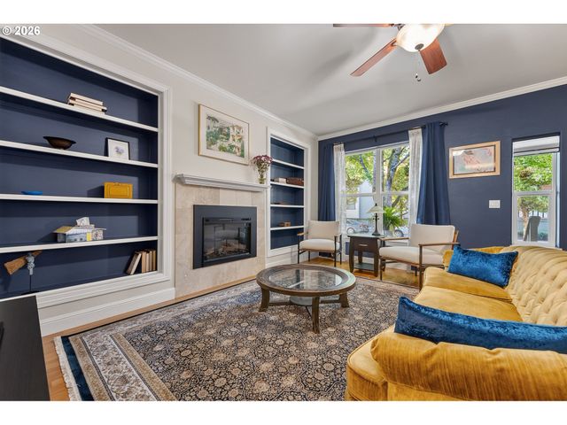 1027 Ne HANCOCK St, Portland, OR 97212