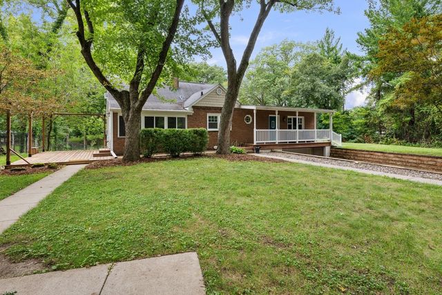 2831 44th Street, Moline, IL 61265