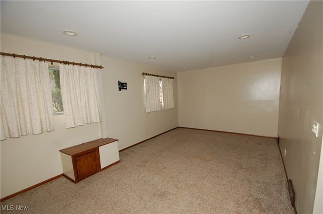 435 S Hillside Drive, Canfield, OH 44406