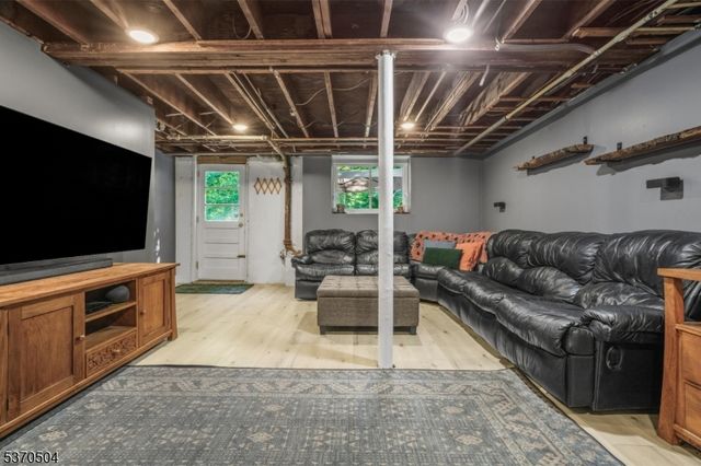 33 Irvington Pl, Hawthorne Boro, NJ 07506