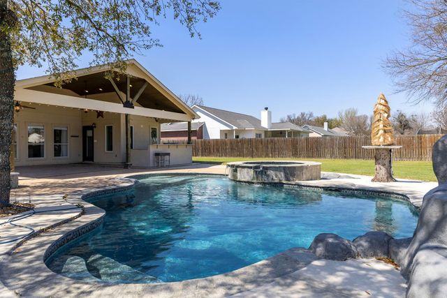 219 Spotted Fawn DR, Hutto, TX 78634