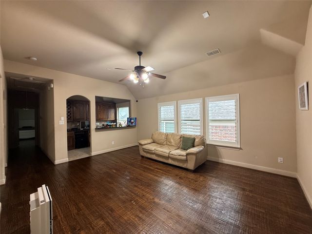 405 Preston Creek Drive, Mckinney, TX 75072