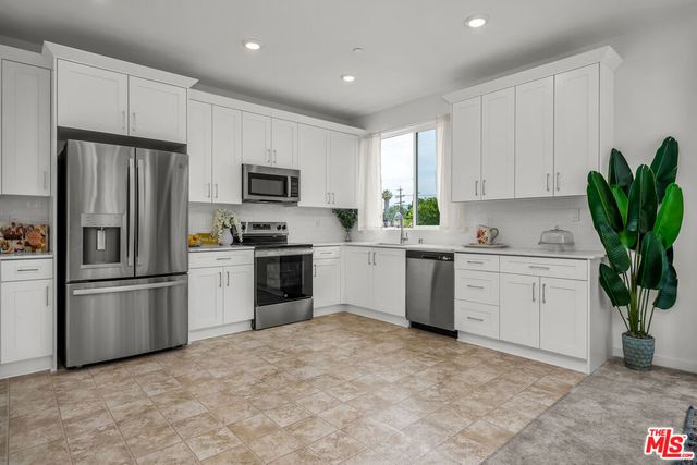 9431 Sepulveda Boulevard 4, Los Angeles, CA 91343