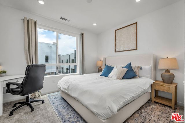 9431 Sepulveda Boulevard 4, Los Angeles, CA 91343