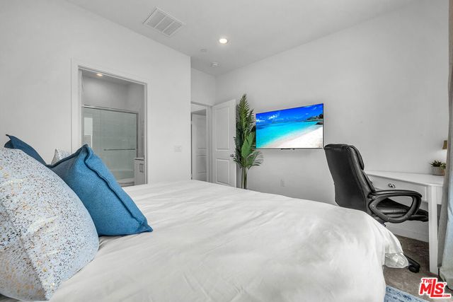 9431 Sepulveda Boulevard 4, Los Angeles, CA 91343