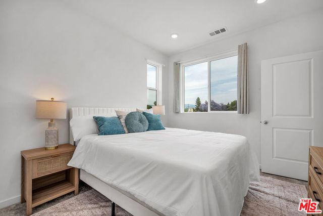 9431 Sepulveda Boulevard 4, Los Angeles, CA 91343