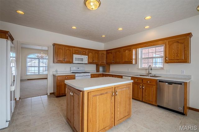 220 April Drive, St Robert, MO 65584