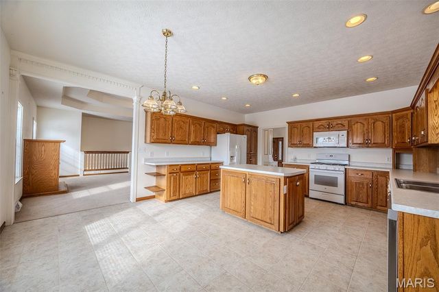 220 April Drive, St Robert, MO 65584