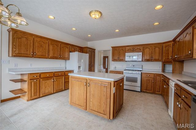 220 April Drive, St Robert, MO 65584