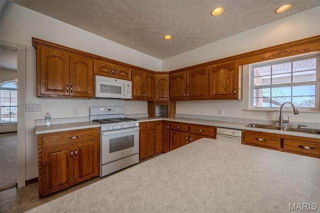 220 April Drive, St Robert, MO 65584