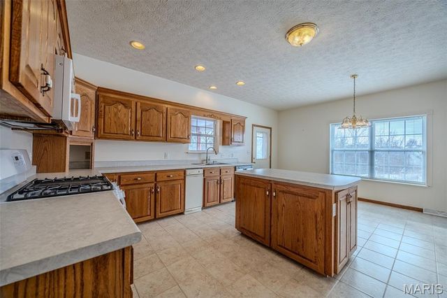220 April Drive, St Robert, MO 65584