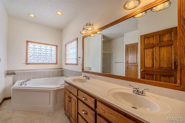 220 April Drive, St Robert, MO 65584