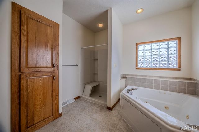 220 April Drive, St Robert, MO 65584