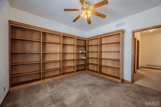 220 April Drive, St Robert, MO 65584