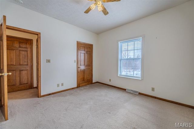 220 April Drive, St Robert, MO 65584