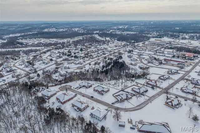 220 April Drive, St Robert, MO 65584