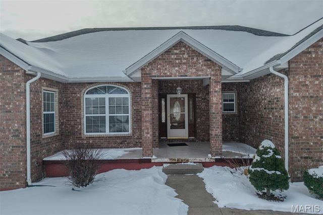 220 April Drive, St Robert, MO 65584