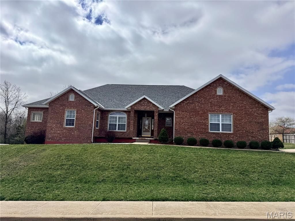 220 April Drive, St Robert, MO 65584