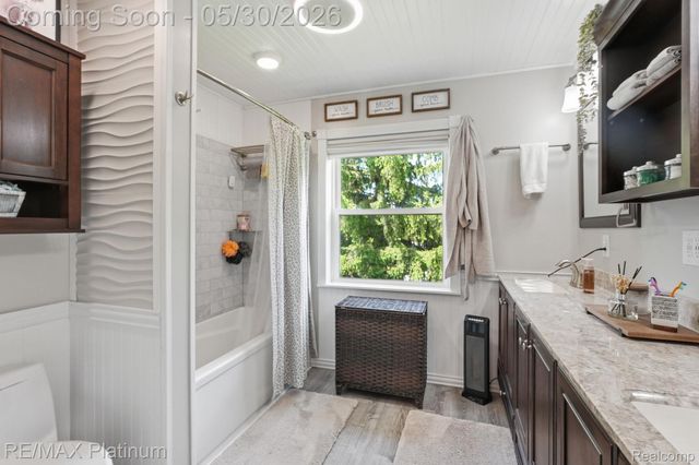 11025 Hamburg Road, Hamburg Township, MI 48189