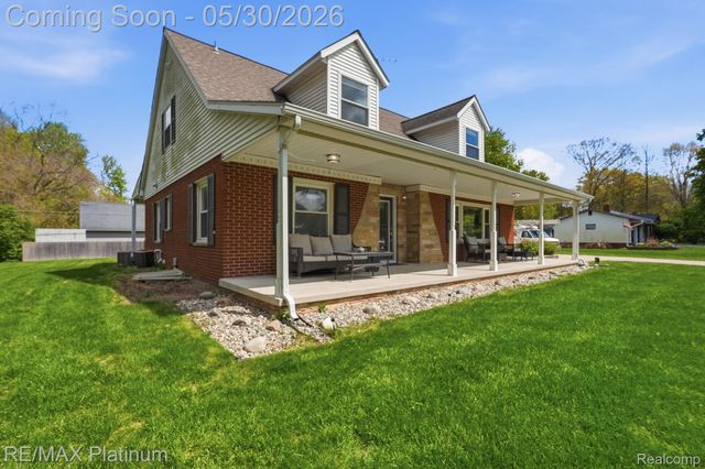 11025 Hamburg Road, Hamburg Township, MI 48189