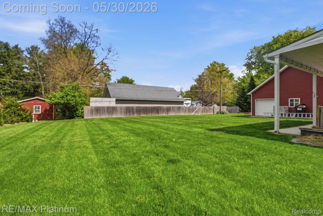 11025 Hamburg Road, Hamburg Township, MI 48189