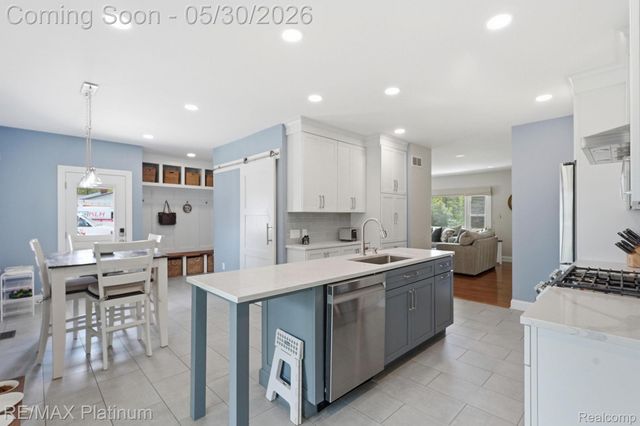 11025 Hamburg Road, Hamburg Township, MI 48189