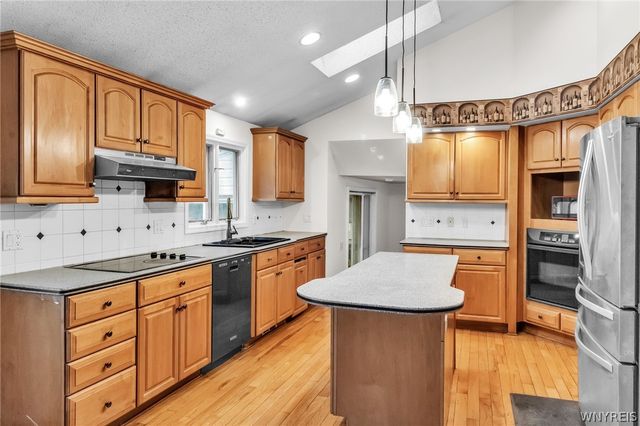 1 Idlebrook Court, Lancaster, NY 14086