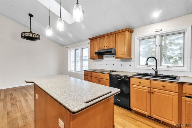 1 Idlebrook Court, Lancaster, NY 14086