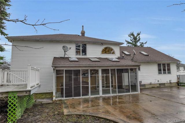 1 Idlebrook Court, Lancaster, NY 14086