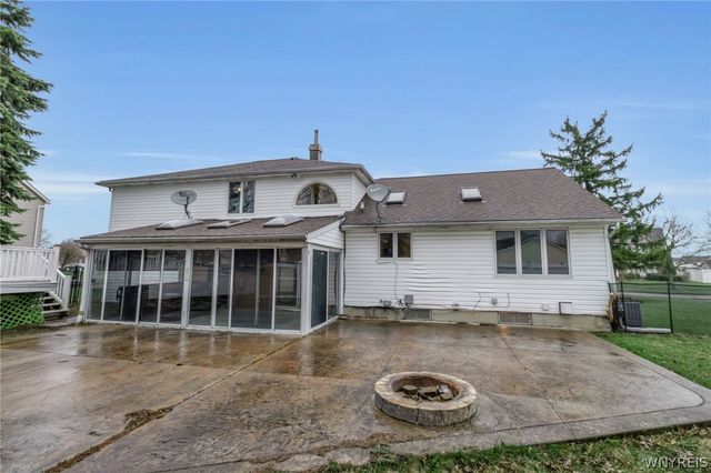 1 Idlebrook Court, Lancaster, NY 14086