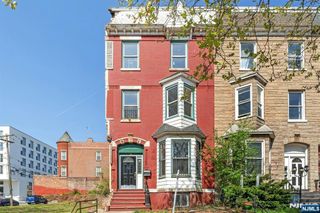 589 Martin Luther Kng Jr Boulevard, Newark, NJ 07102