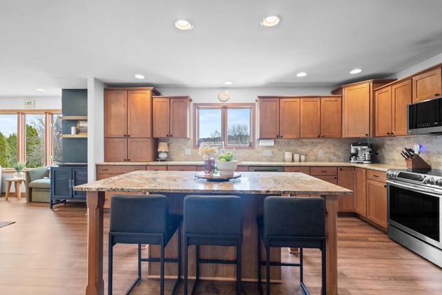 7008 Laufenberg Boulevard, Cross Plains, WI 53528