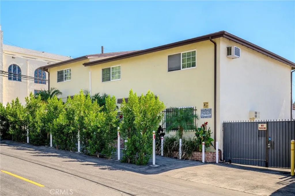 7176 Valmont Street, Tujunga, CA 91042