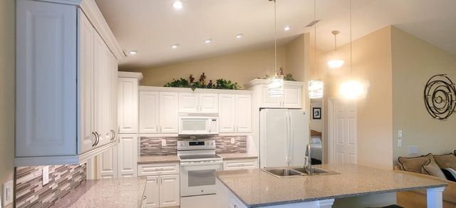 3567 65TH AVENUE CIRCLE E, Sarasota, FL 34243