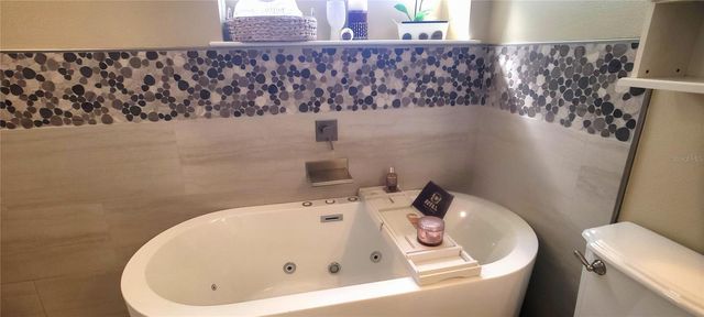 3567 65TH AVENUE CIRCLE E, Sarasota, FL 34243